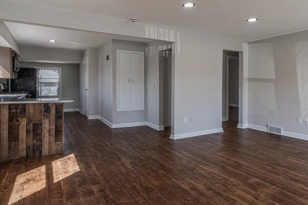 $1,600 | 112 Dawn Avenue, Rockford, IL 61107