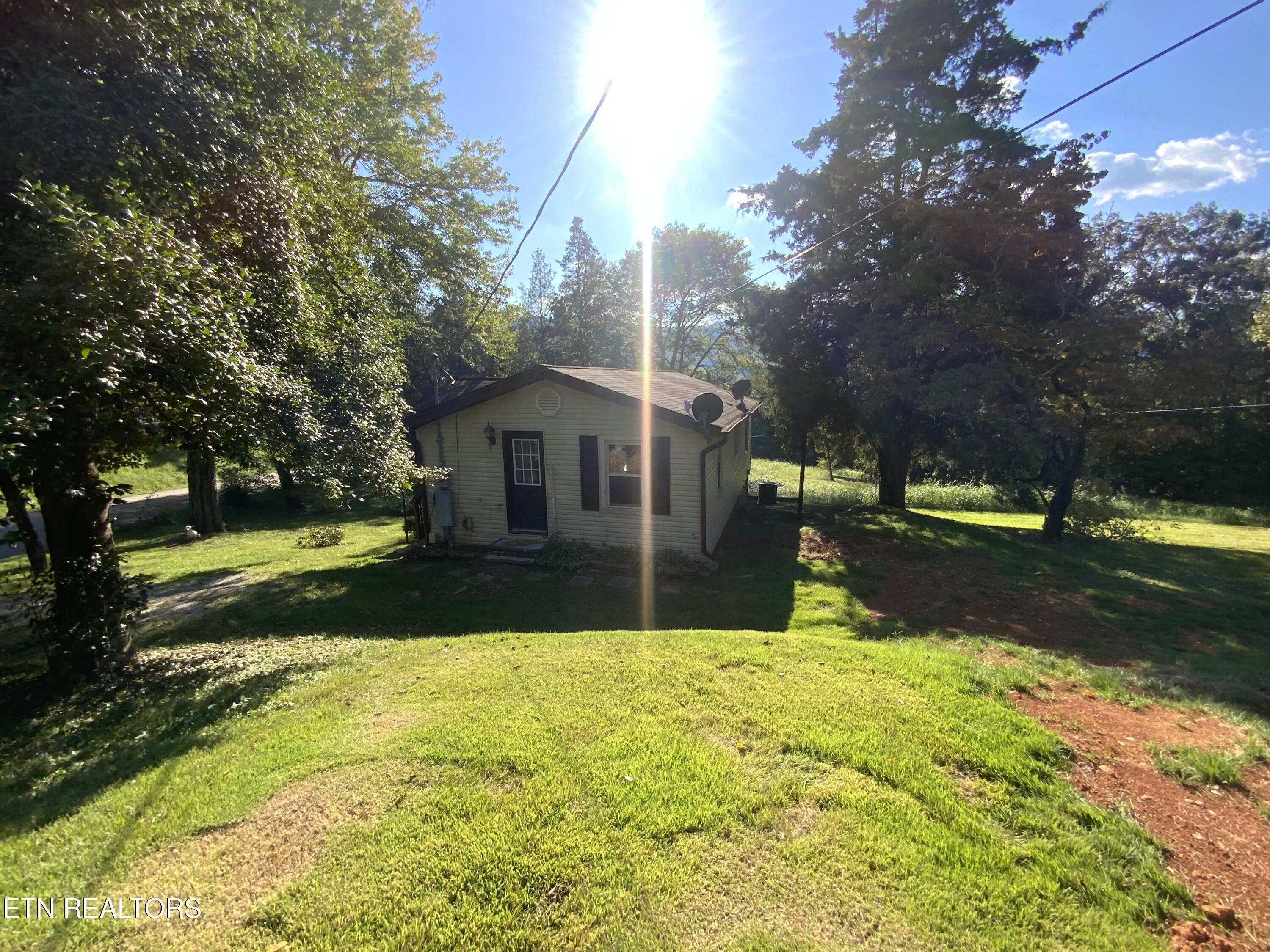 139 Stephens Road Rocky Top, TN 37769 - Photo 4 of 22 IMG_8450