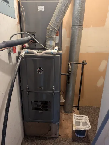 a view of empty room with windows