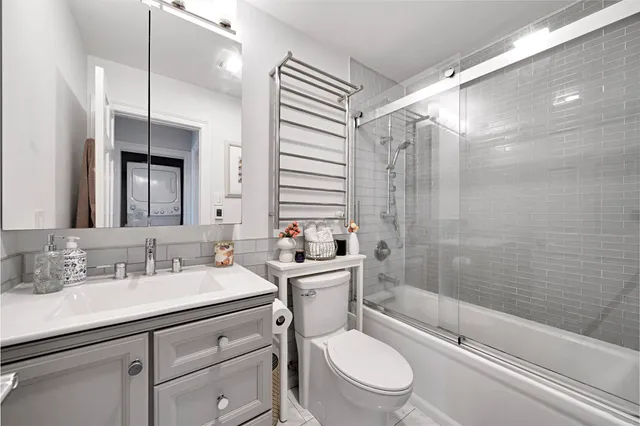 $419,000 | 204 Shearwater Court West, Unit 33, Jersey City, NJ 07305