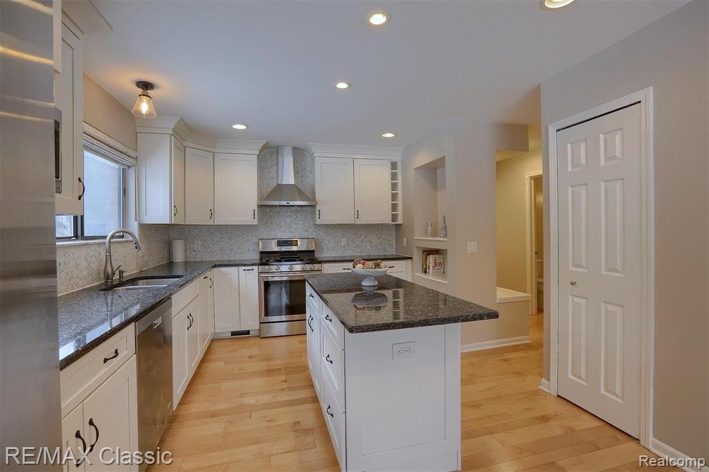 695 Plum Ridge Drive Rochester Hills, MI 48309 - Photo 23 of 38