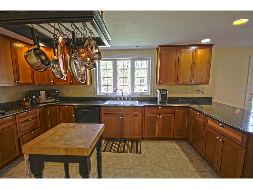 48 Goodhue Road Derry, NH 03038 - Photo 3 of 35