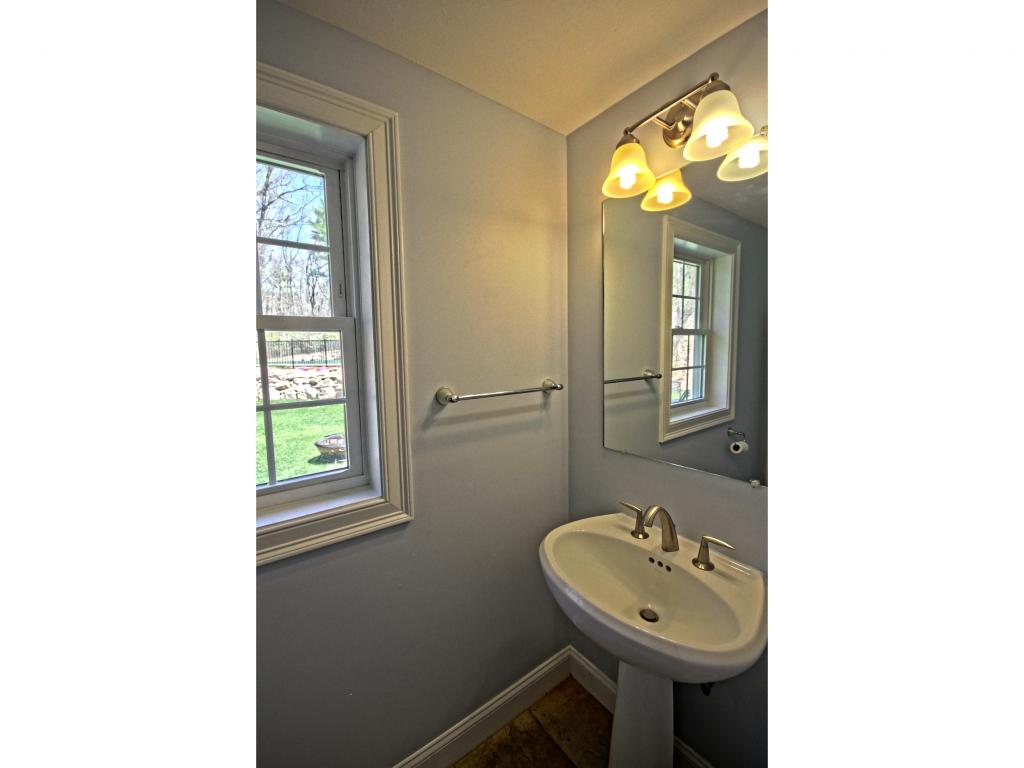 48 Goodhue Road Derry, NH 03038 - Photo 21 of 35