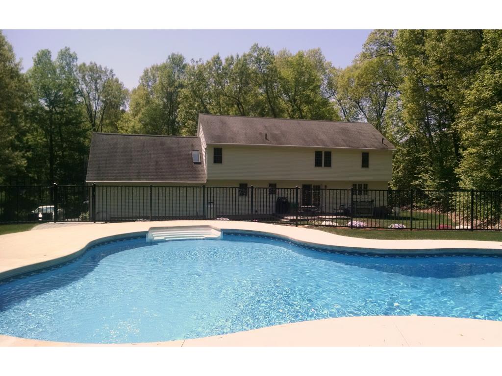48 Goodhue Road Derry, NH 03038 - Photo 8 of 35