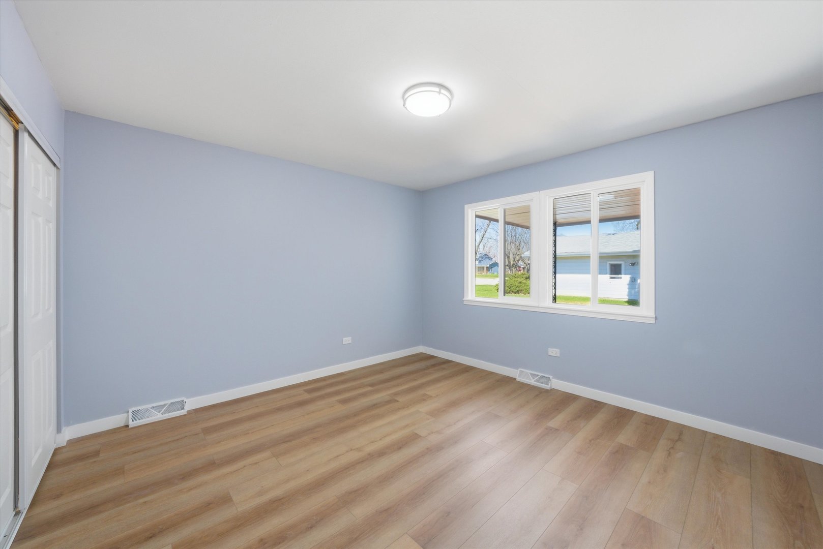 518 Apollo Drive Joliet, IL 60435 - Photo 17 of 25 an empty room with windows