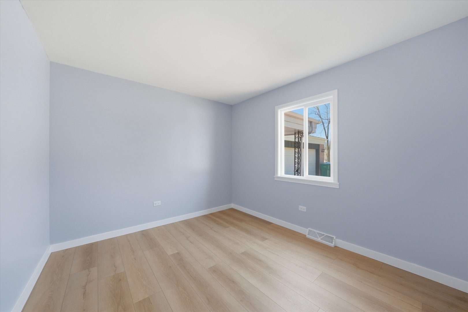 518 Apollo Drive Joliet, IL 60435 - Photo 22 of 25 an empty room with a window