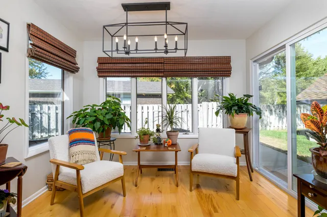 $380,000 | 302 Kisiwa Parkway, Hutchinson, KS 67502