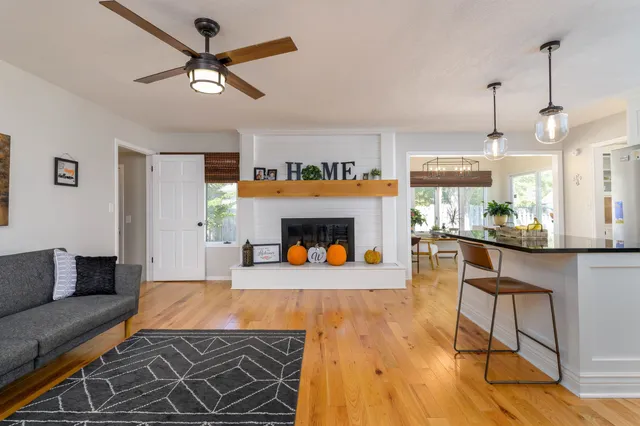 $380,000 | 302 Kisiwa Parkway, Hutchinson, KS 67502