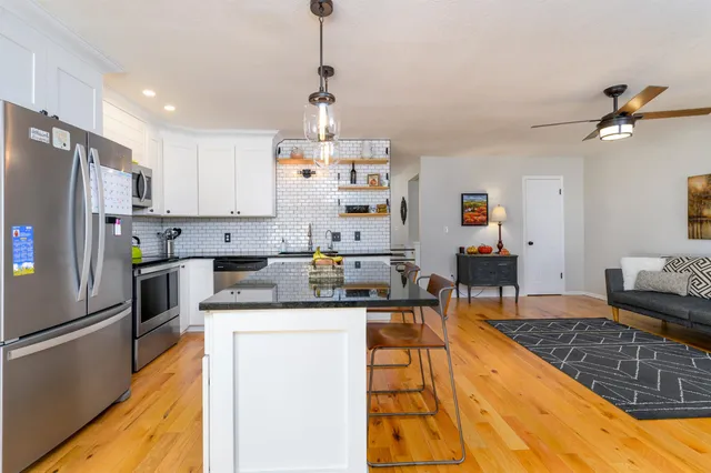 $380,000 | 302 Kisiwa Parkway, Hutchinson, KS 67502