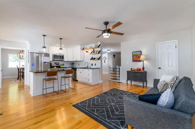 $380,000 | 302 Kisiwa Parkway, Hutchinson, KS 67502