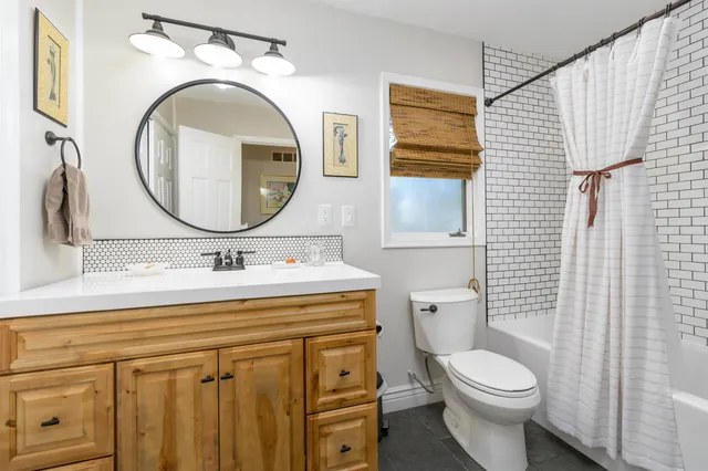 $380,000 | 302 Kisiwa Parkway, Hutchinson, KS 67502