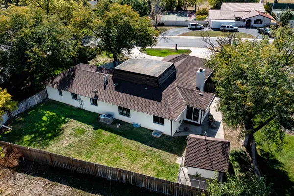 $380,000 | 302 Kisiwa Parkway, Hutchinson, KS 67502