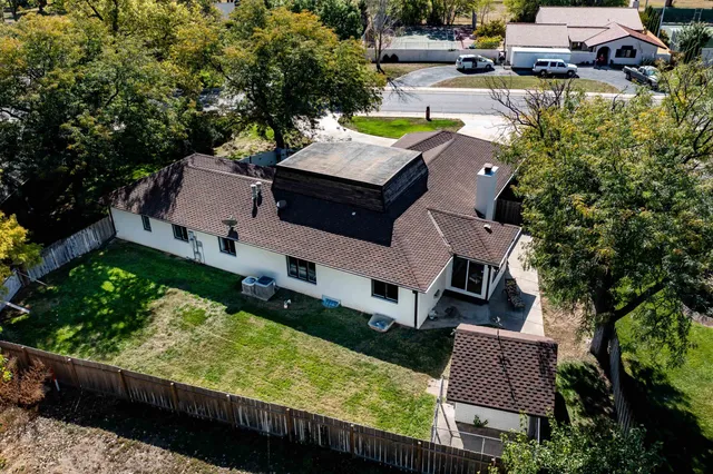 $380,000 | 302 Kisiwa Parkway, Hutchinson, KS 67502