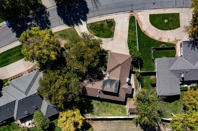 $380,000 | 302 Kisiwa Parkway, Hutchinson, KS 67502