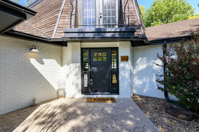 $380,000 | 302 Kisiwa Parkway, Hutchinson, KS 67502