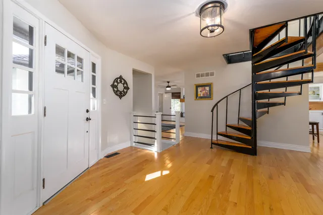 $380,000 | 302 Kisiwa Parkway, Hutchinson, KS 67502