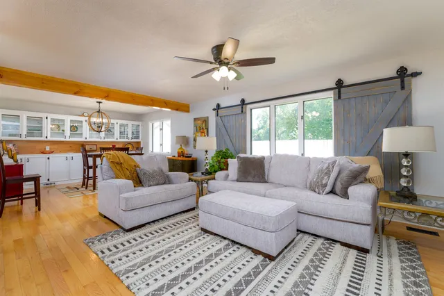 $380,000 | 302 Kisiwa Parkway, Hutchinson, KS 67502