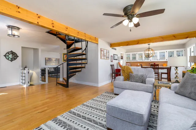 $380,000 | 302 Kisiwa Parkway, Hutchinson, KS 67502