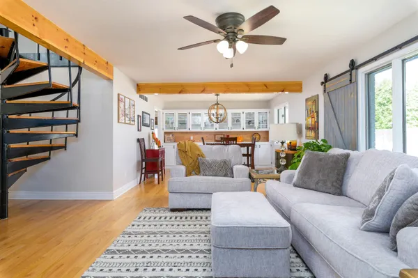 $380,000 | 302 Kisiwa Parkway, Hutchinson, KS 67502