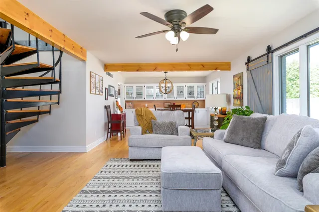 $380,000 | 302 Kisiwa Parkway, Hutchinson, KS 67502