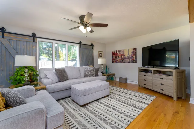 $380,000 | 302 Kisiwa Parkway, Hutchinson, KS 67502