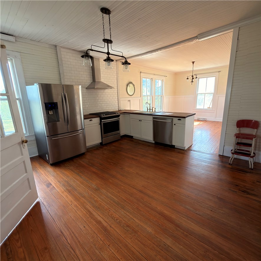 1014 Levis Smith Road Pendleton, SC 29670 - Photo 7 of 21 This spacious kitchen offers ample room for additional cabinetry, creativity, seamlessly flowing into an adjacent dining area.