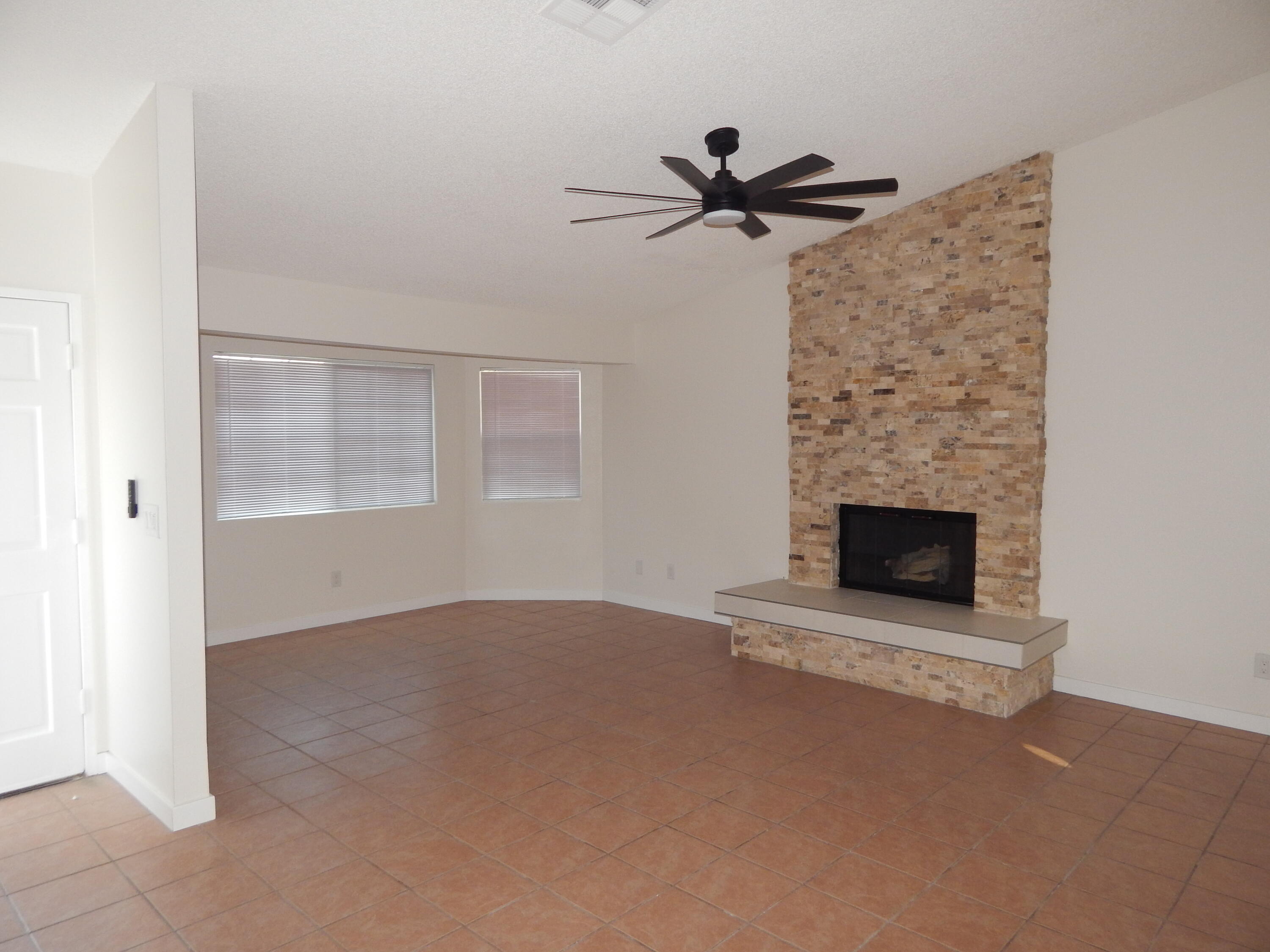 68175 Encinitas Road Cathedral City, CA 92234 - Photo 3 of 16 Living room