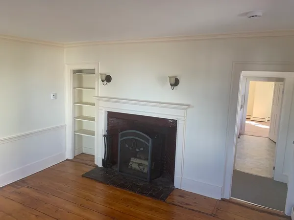 $2,100 | 246 Water Street, Unit 1, Newburyport, MA 01950