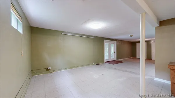$215,000 | 211 North Oak Street, Clarksville, IN 47129