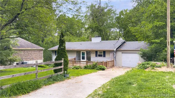 $215,000 | 211 North Oak Street, Clarksville, IN 47129
