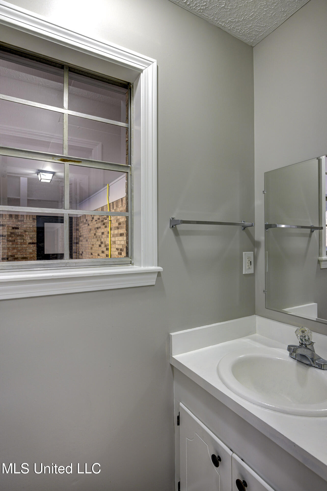 431 Ridgewood Street Vicksburg, MS 39180 - Photo 28 of 41 Powder Room 1