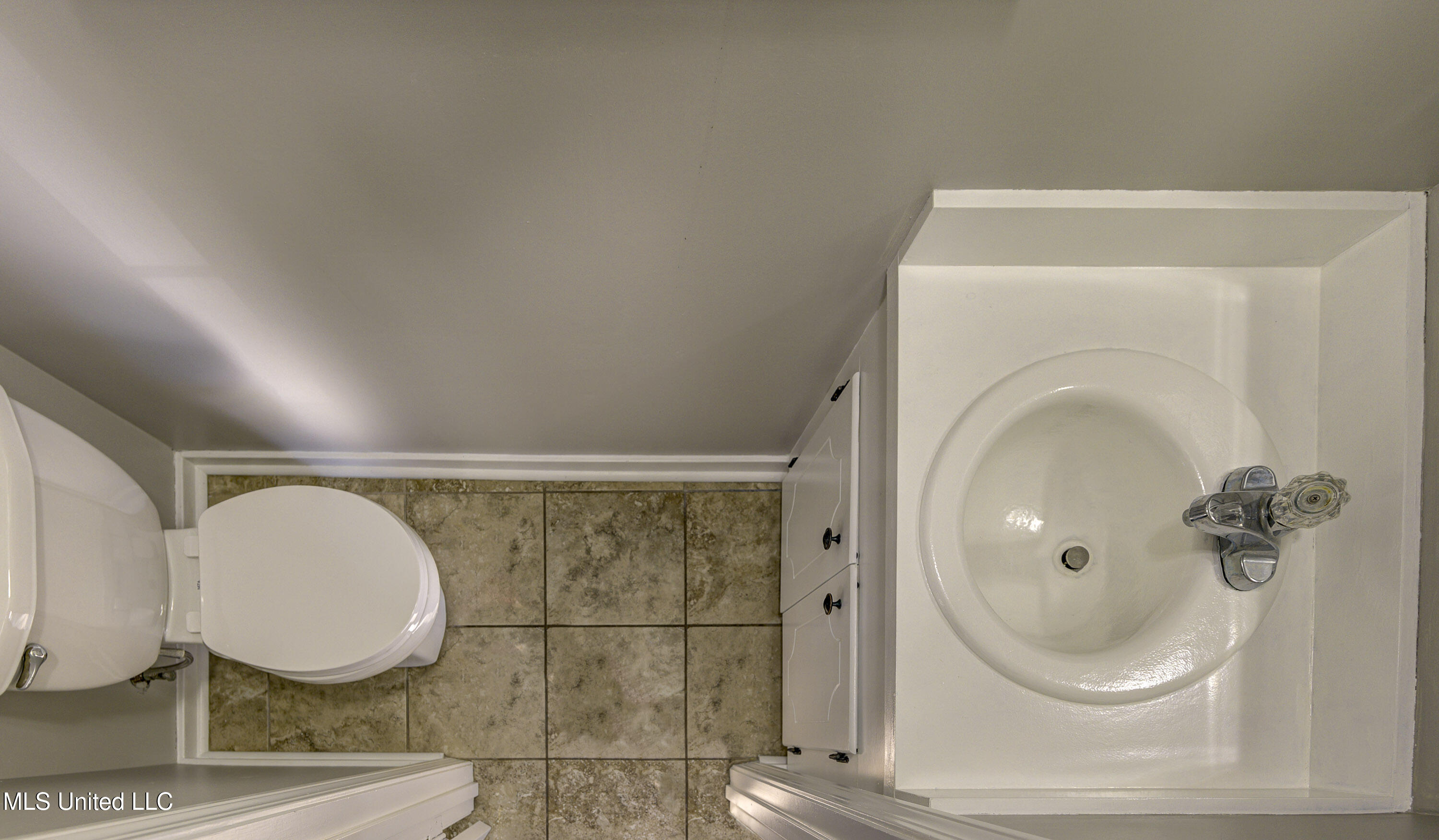 431 Ridgewood Street Vicksburg, MS 39180 - Photo 29 of 41 Powder Room 2