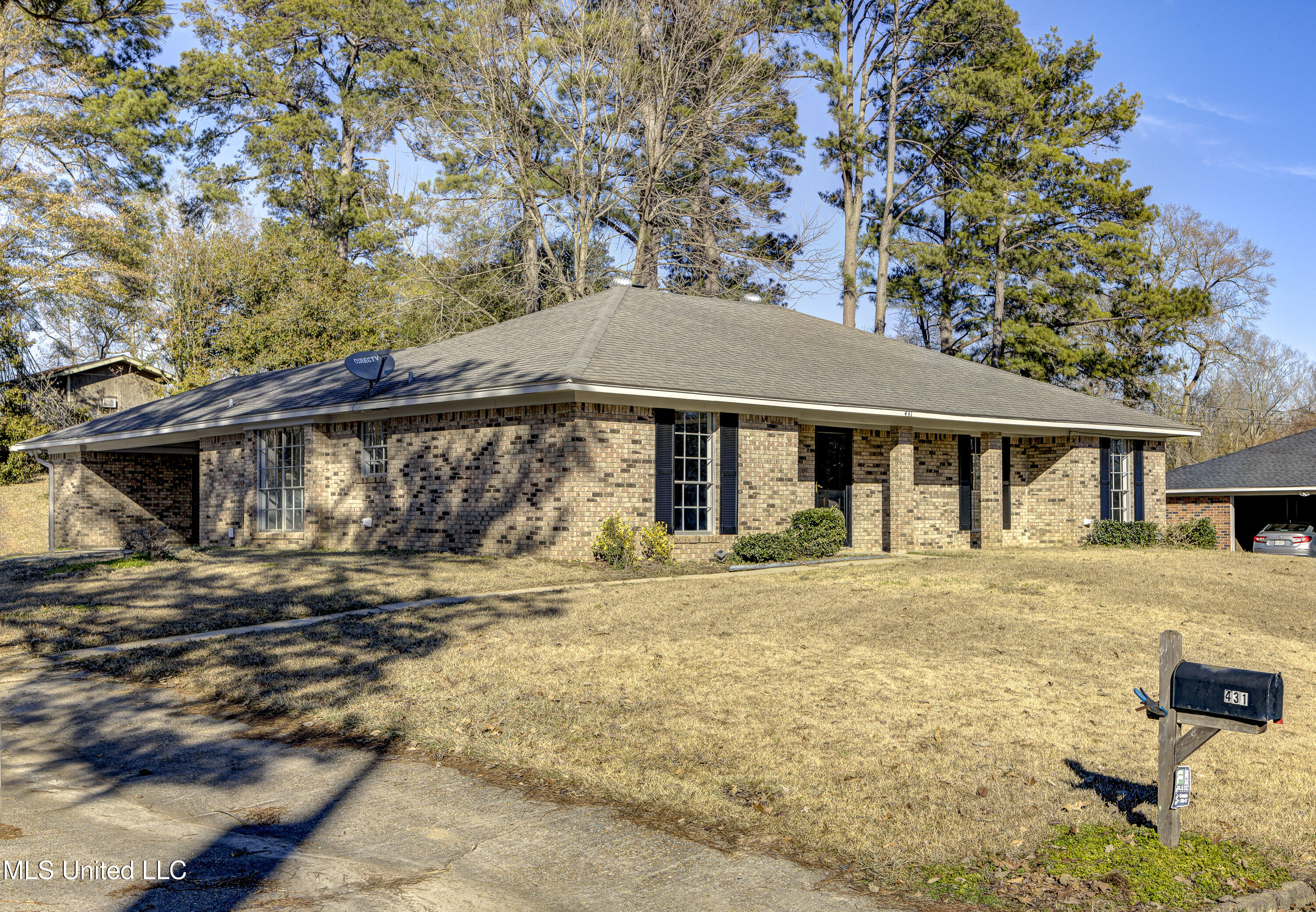 431 Ridgewood Street Vicksburg, MS 39180 - Photo 6 of 41 Front Three-Quarter View 1