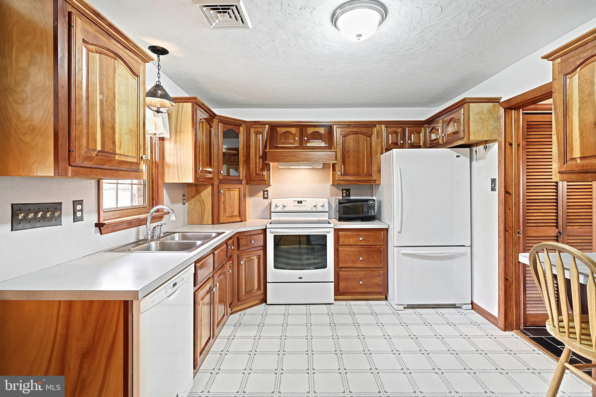 236 North Main Street Spring Grove, PA 17362 - Photo 12 of 33