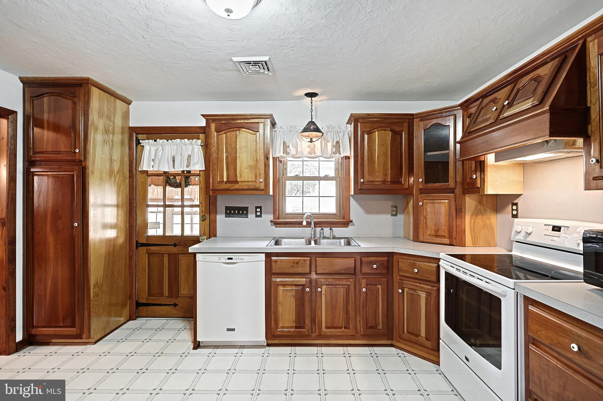 236 North Main Street Spring Grove, PA 17362 - Photo 13 of 33