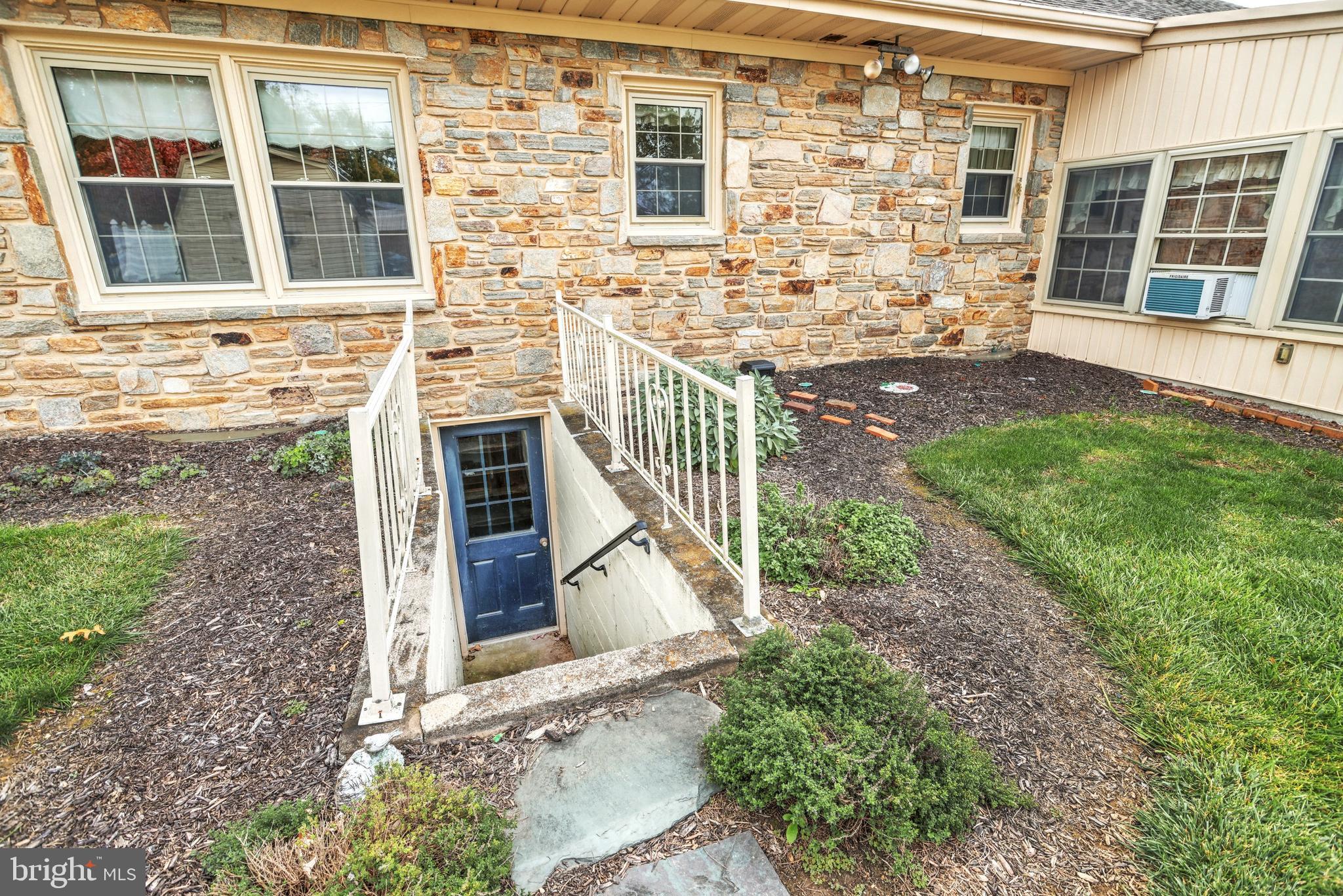 236 North Main Street Spring Grove, PA 17362 - Photo 31 of 33