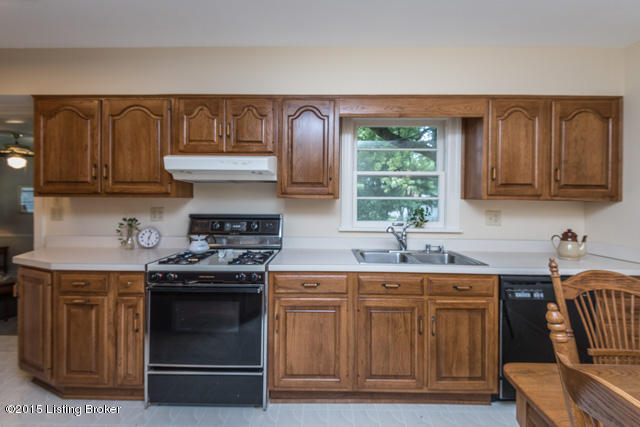 3710 Winchester Road Louisville, KY 40207 - Photo 15 of 33 Eat-in Kitchen