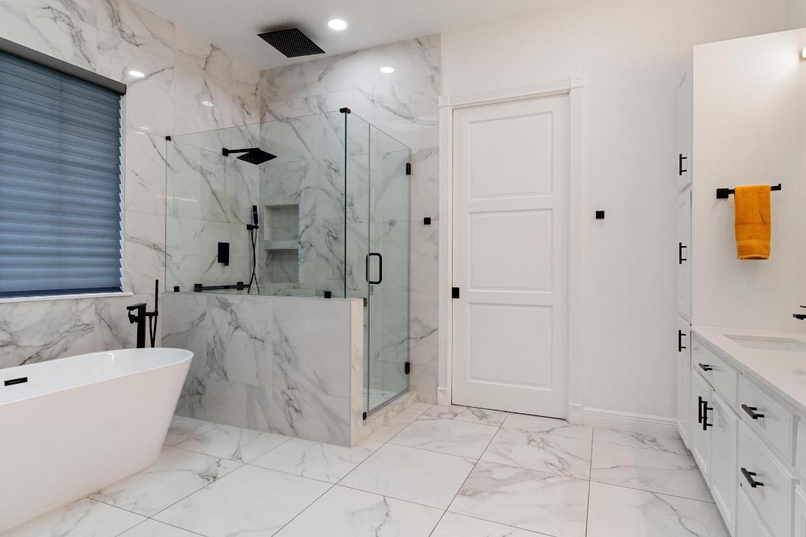 346 The Oaks Boulevard Elgin, TX 78621 - Photo 16 of 39 a bathroom with a bathtub and a shower