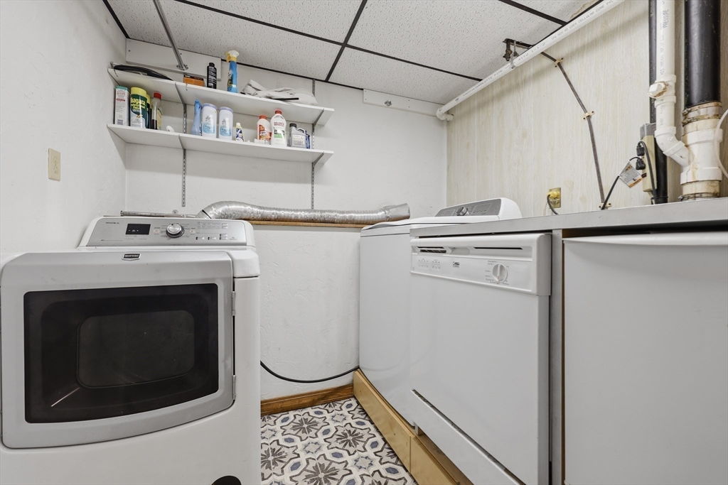 128 Derby Street Worcester, MA 01604 - Photo 17 of 34 a utility room with dryer and washer