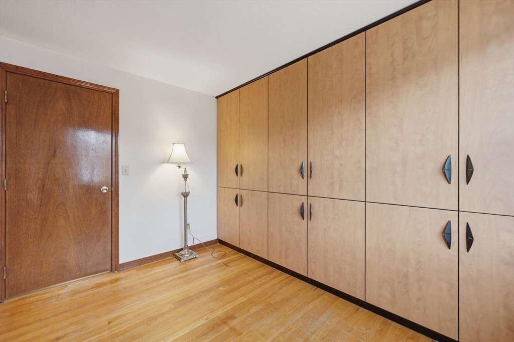 128 Derby Street Worcester, MA 01604 - Photo 25 of 34 a view of a interior in a house