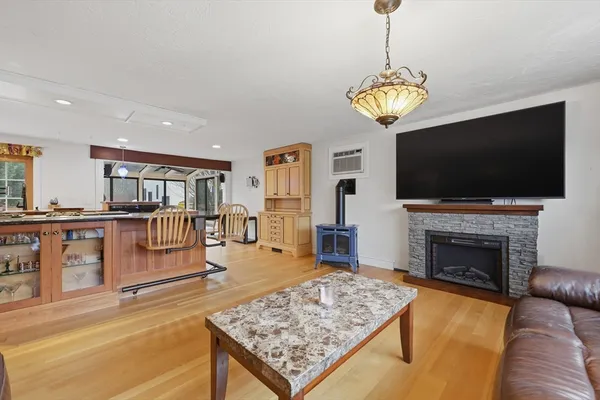 $524,900 | 128 Derby Street, Worcester, MA 01604