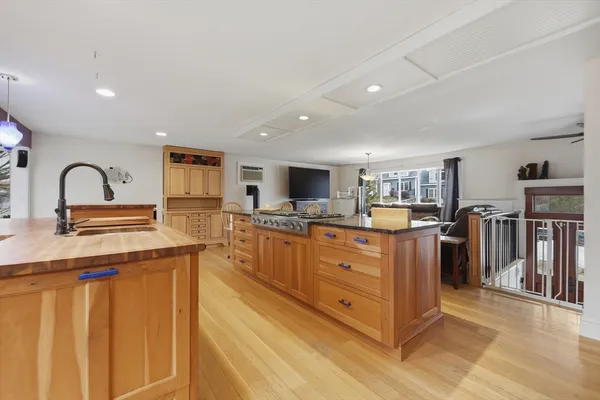 $524,900 | 128 Derby Street, Worcester, MA 01604
