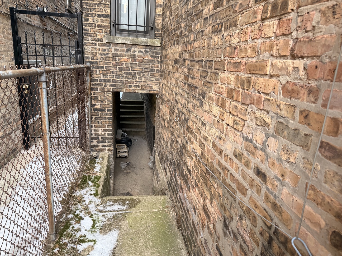 6823-25 South Ridgeland Avenue Chicago, IL 60649 - Photo 2 of 5 a view of entryway