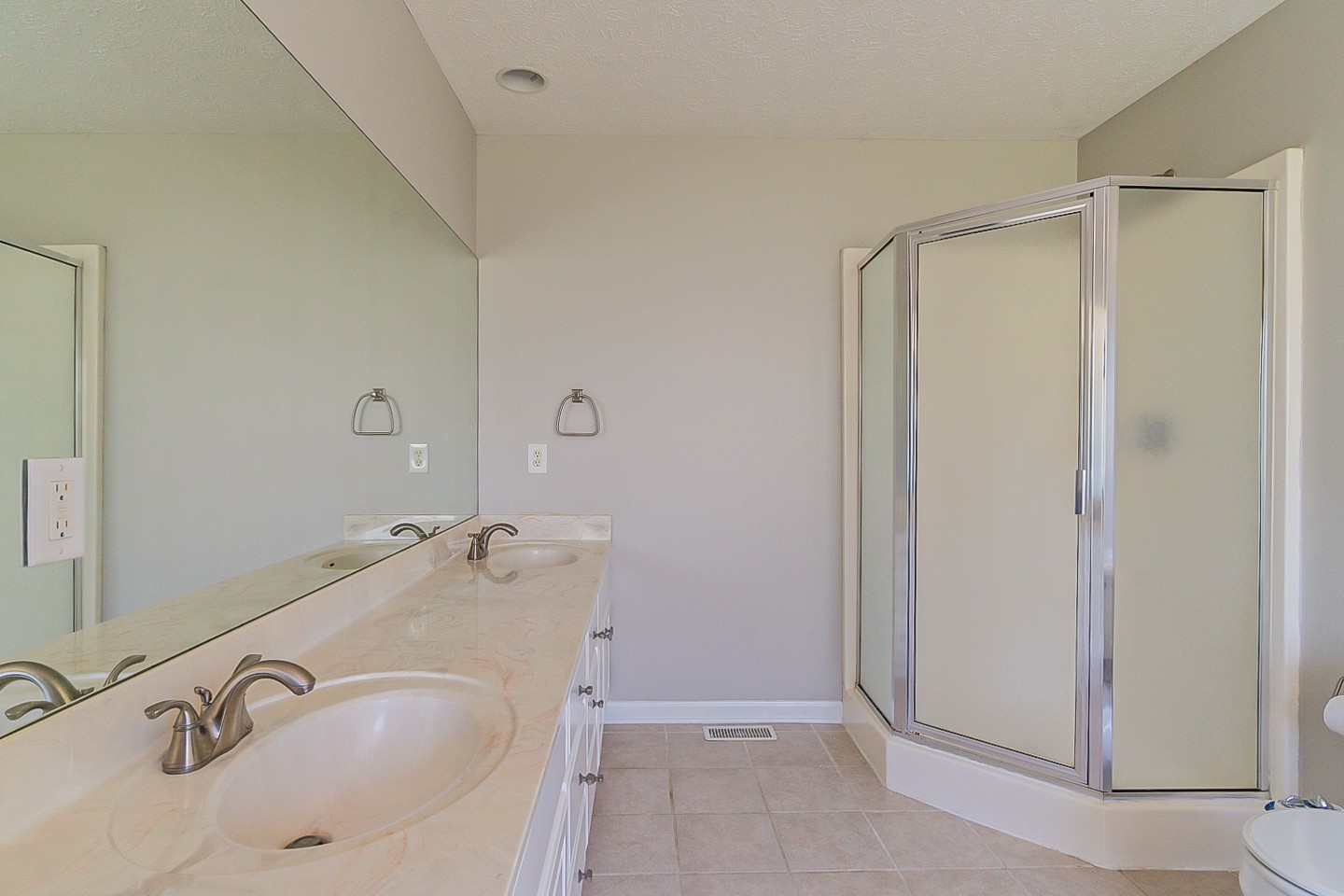 523 Windy Road Mount Juliet, TN 37122 - Photo 22 of 30 a bathroom with a tub sink and mirror