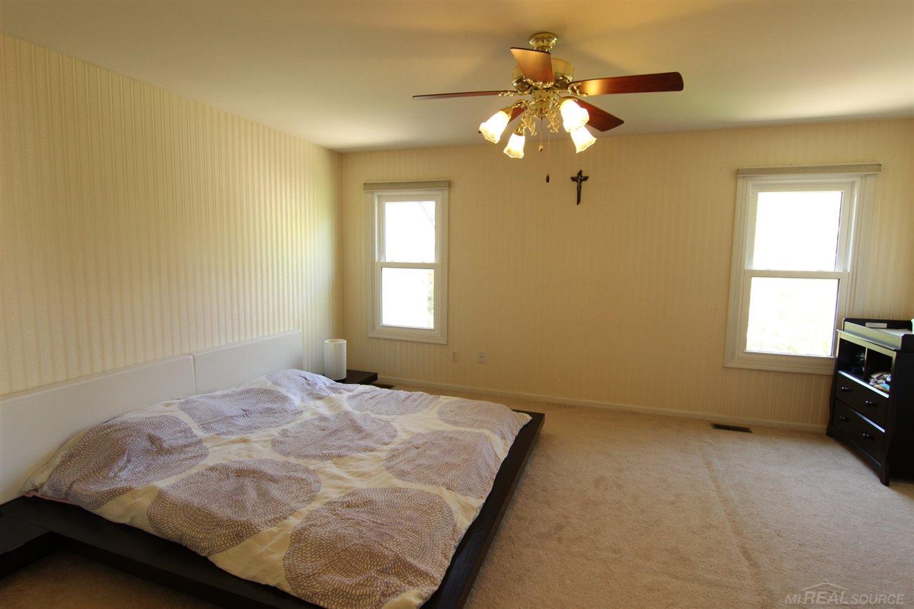 898 Rambling Drive Rochester, MI 48307 - Photo 35 of 45 31291388-34.JPG