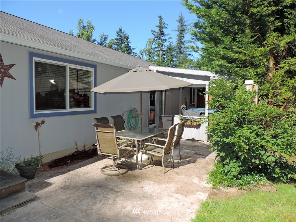107 Hillcrest Road Chehalis, WA 98532 - Photo 23 of 25 a view of a backyard with table and chairs and potted plants