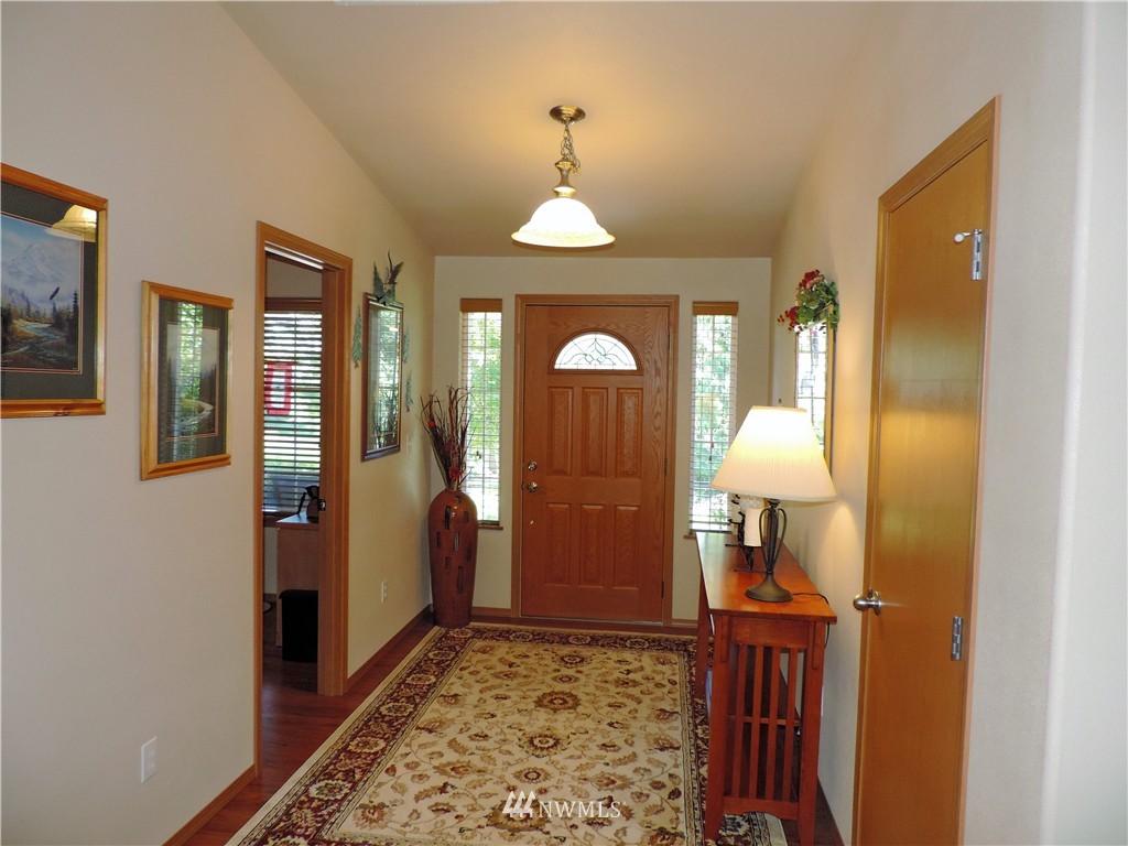 107 Hillcrest Road Chehalis, WA 98532 - Photo 4 of 25 a view of a hallway with a livingroom and furniture