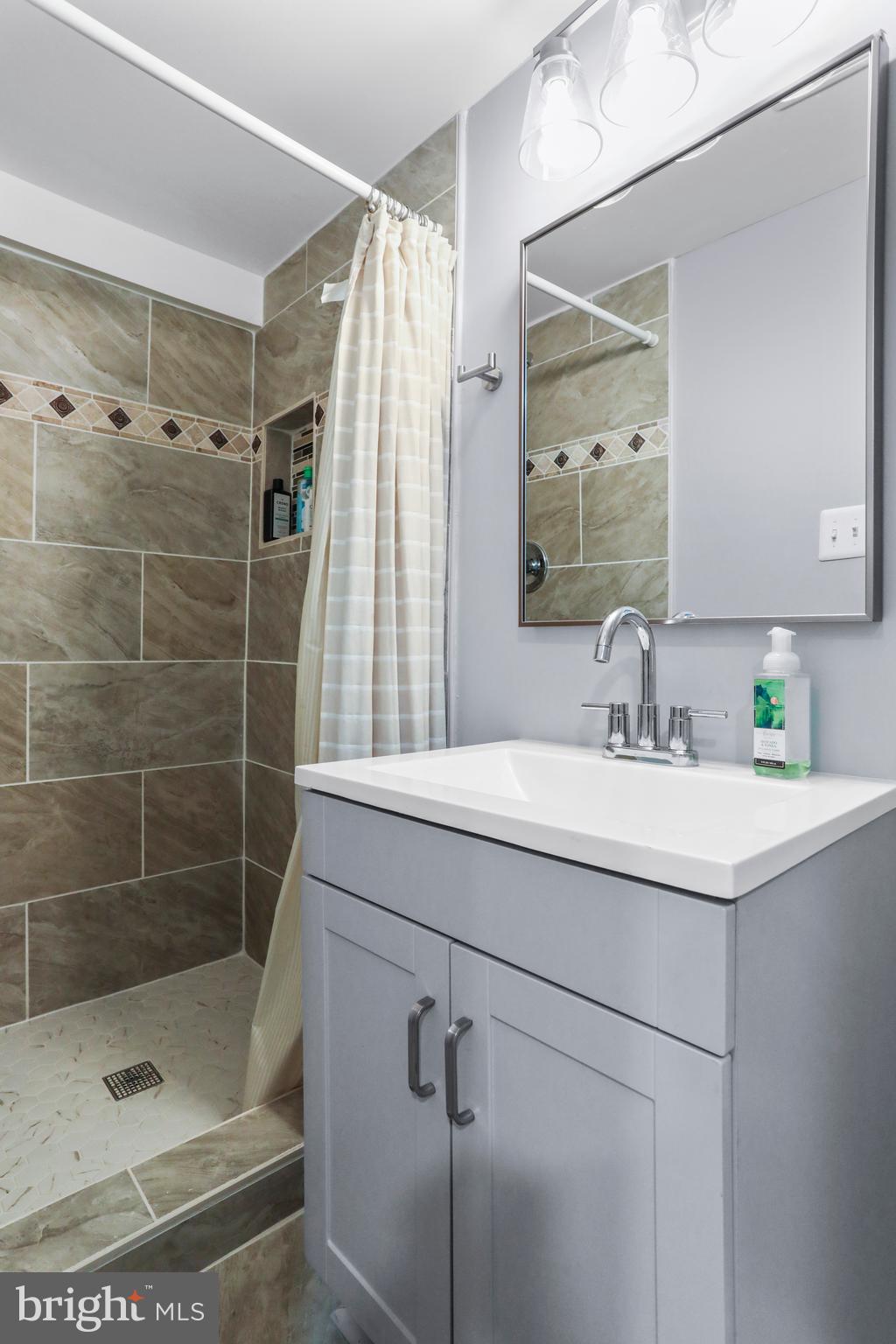 14121 Ritchie Road Cascade, MD 21719 - Photo 18 of 56 Hallway Bathroom