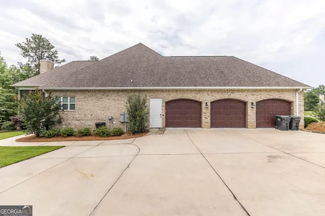 $899,000 | 223 Yale Circle, Bonaire, GA 31005