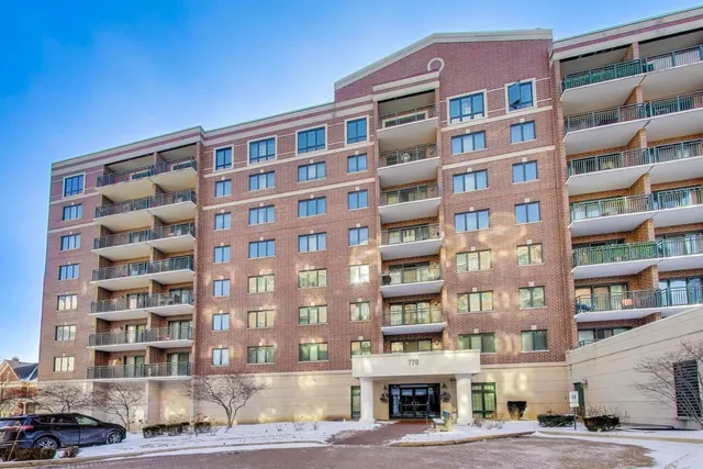 $349,800 | 770 Pearson Street, Unit 2207, Des Plaines, IL 60016